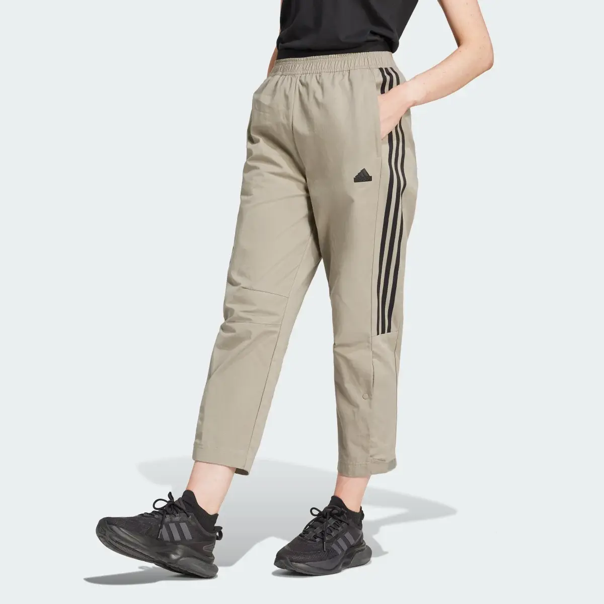 Adidas Tiro Woven Loose 7/8 Pants. 1