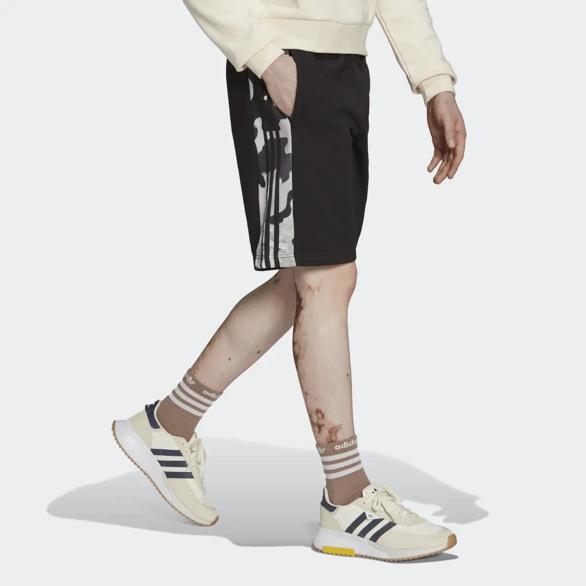 Adidas Pantalón corto Camo Series. 3