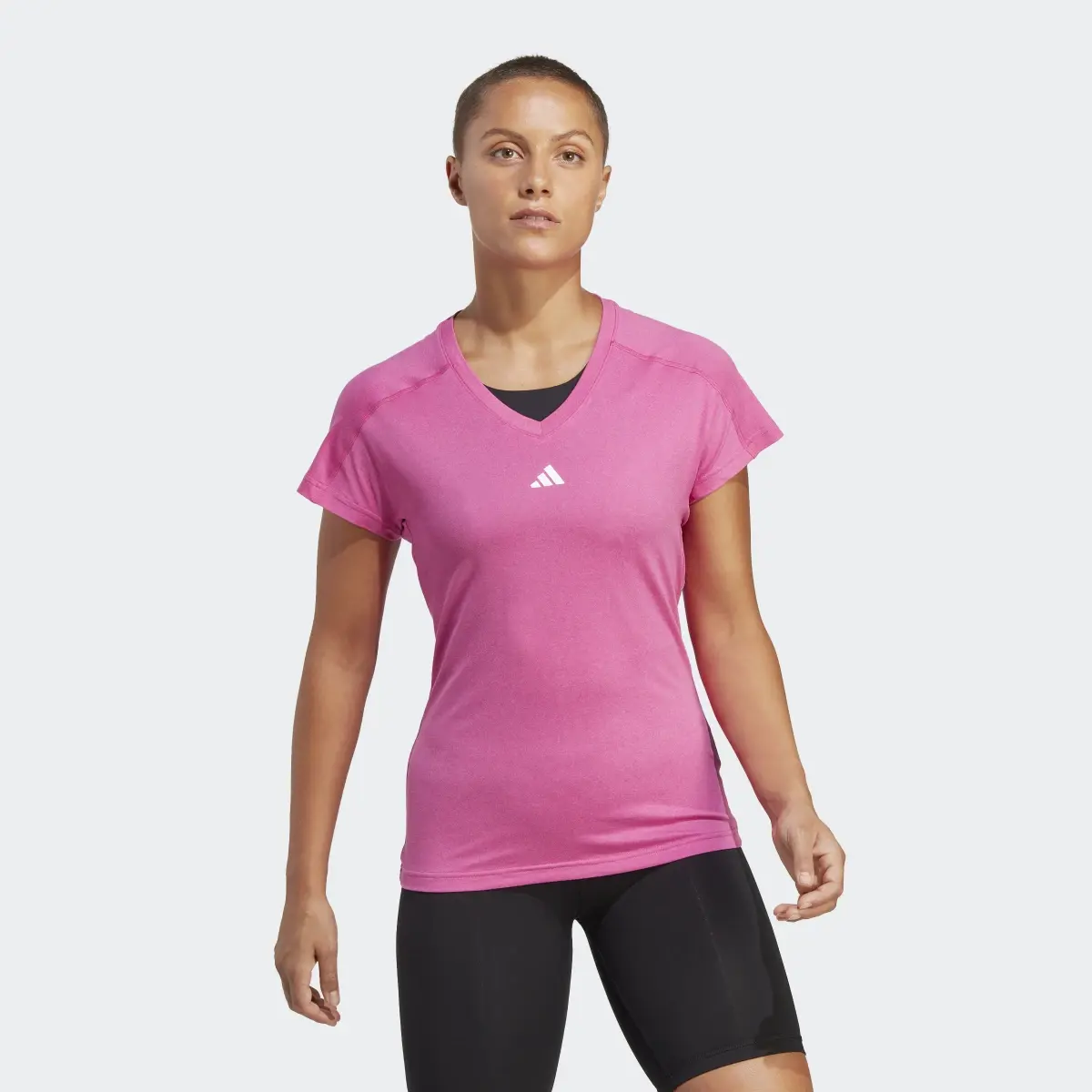 Adidas Playera Minimalista AEROREADY Train Essentials Cuello en V. 2