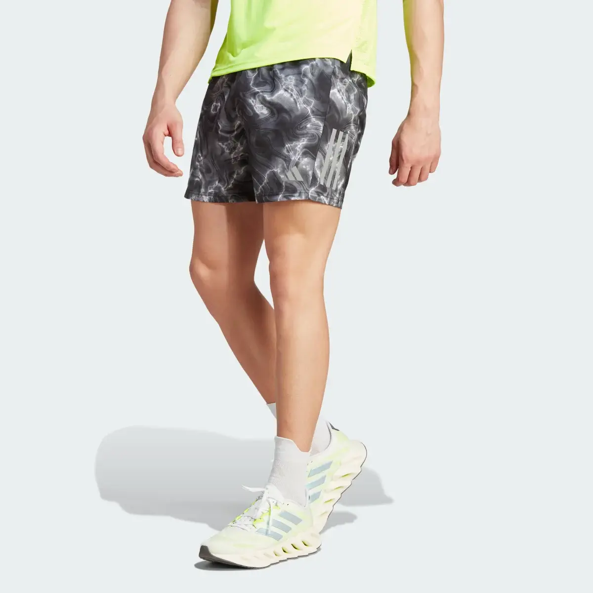 Adidas Short Own the Run Allover Print. 1