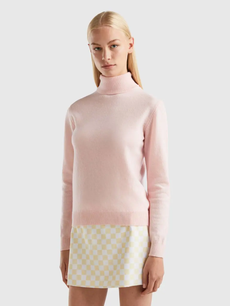 Benetton pastel pink turtleneck in pure merino wool. 1