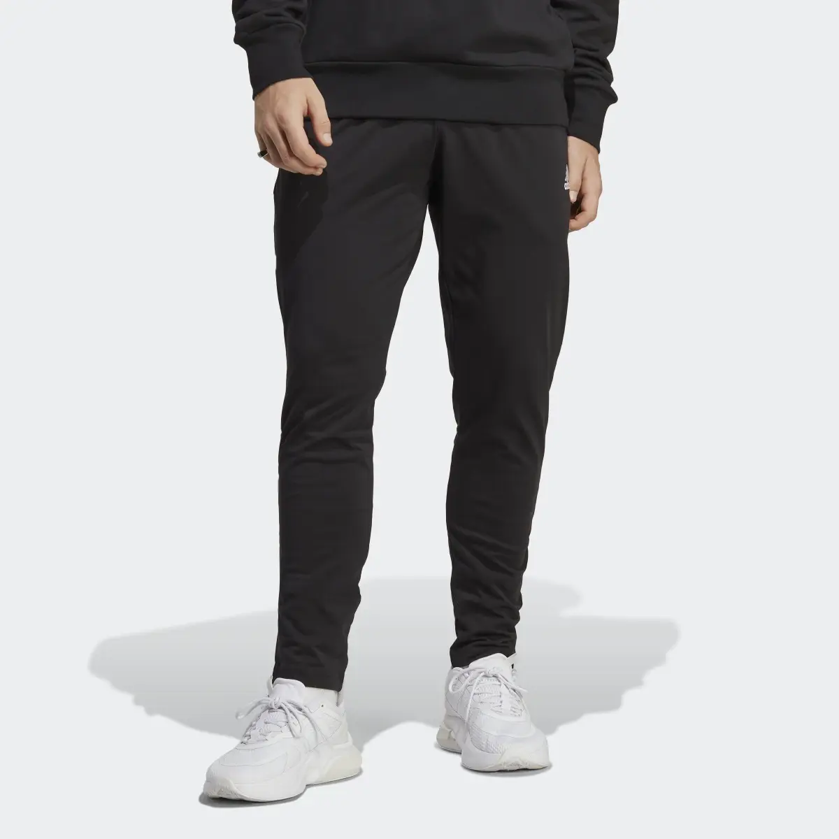 Adidas Pantalon fuselé à ourlet ouvert en jersey Essentials. 1