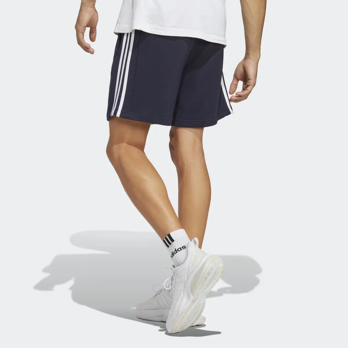 Adidas Essentials French Terry 3-Streifen Shorts. 2