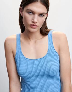 Top with textured straps 