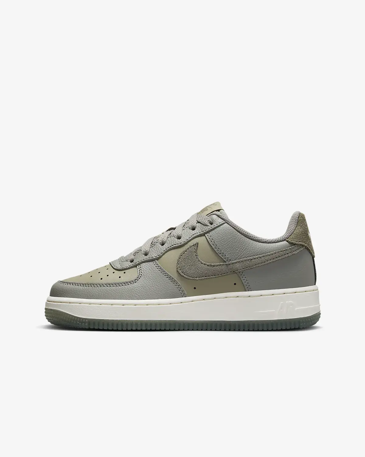 Nike Air Force 1 LV8. 1