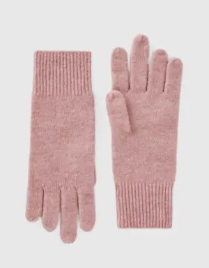 gloves in recycled yarn