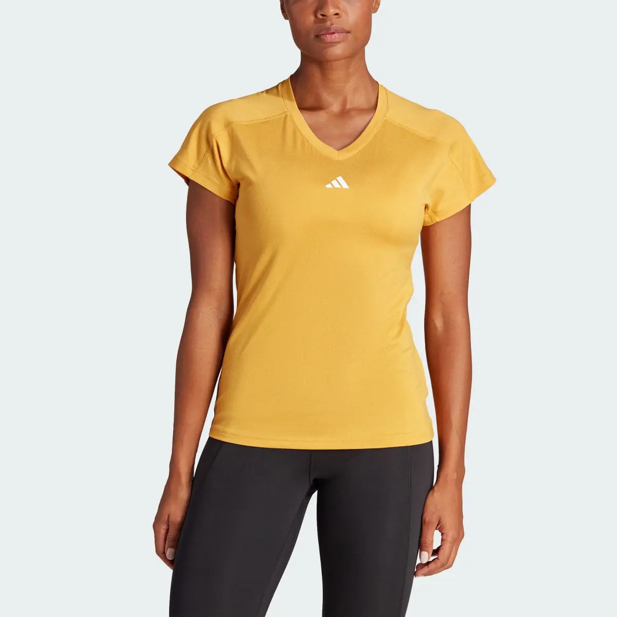 Adidas Camiseta AEROREADY Train Essentials Minimal Branding V-Neck. 1