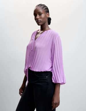 Pleated blouse with puffed sleeves