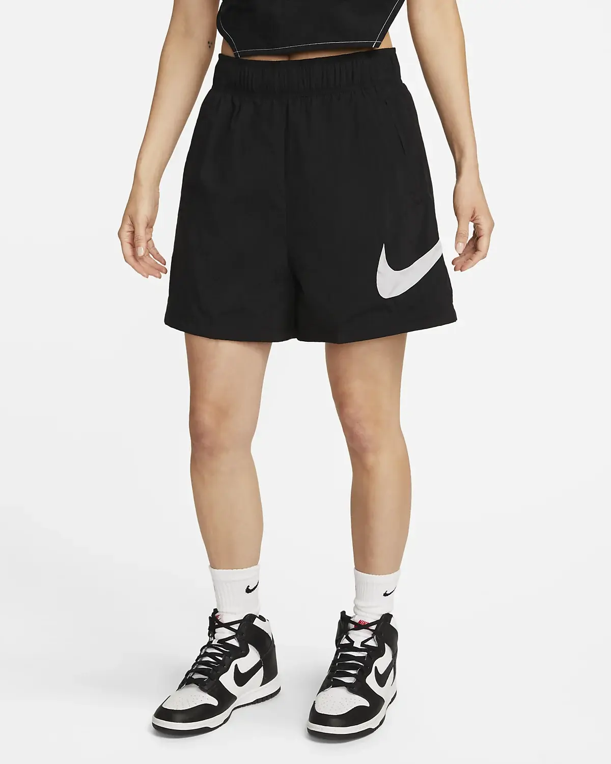 Nike Sportswear Essential. 1