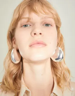 Volume oval hoop earring