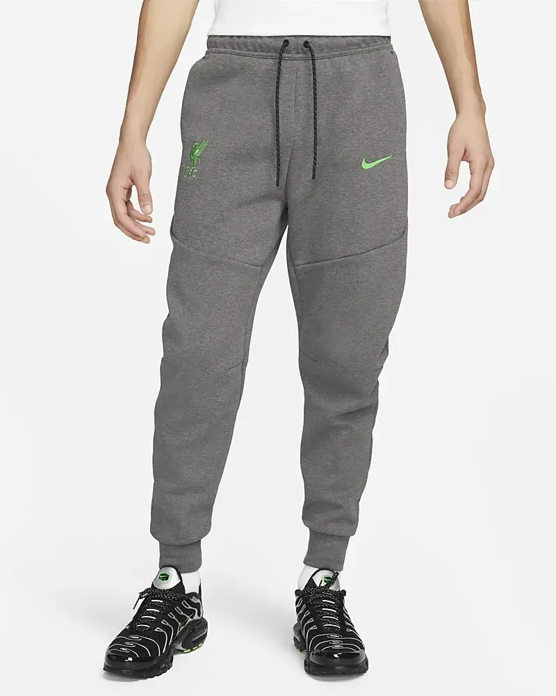 Nike Liverpool FC Tech Fleece. 1