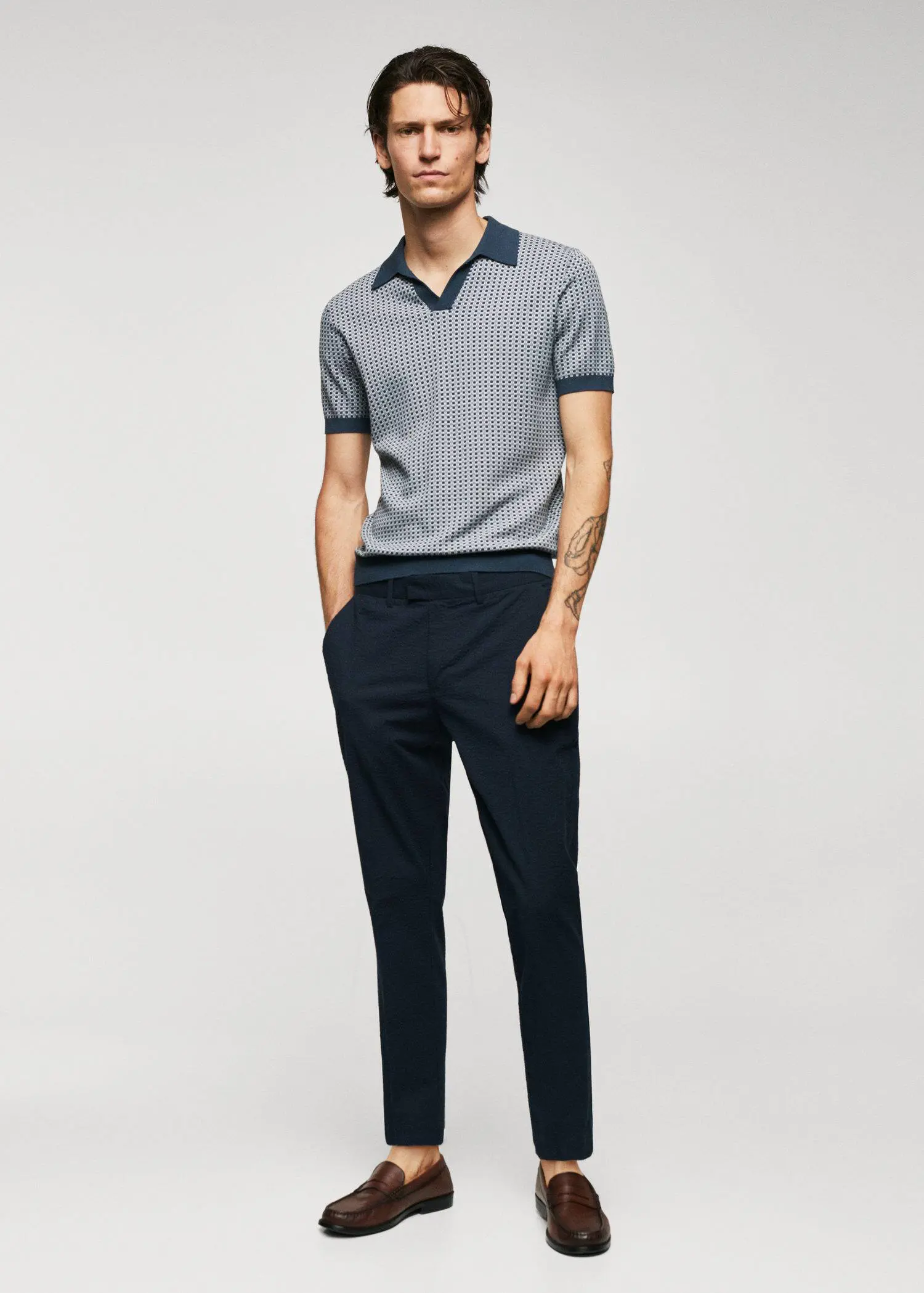 Mango Fine-knit polo shirt with geometric structure. a man in a gray and blue shirt and black pants. 
