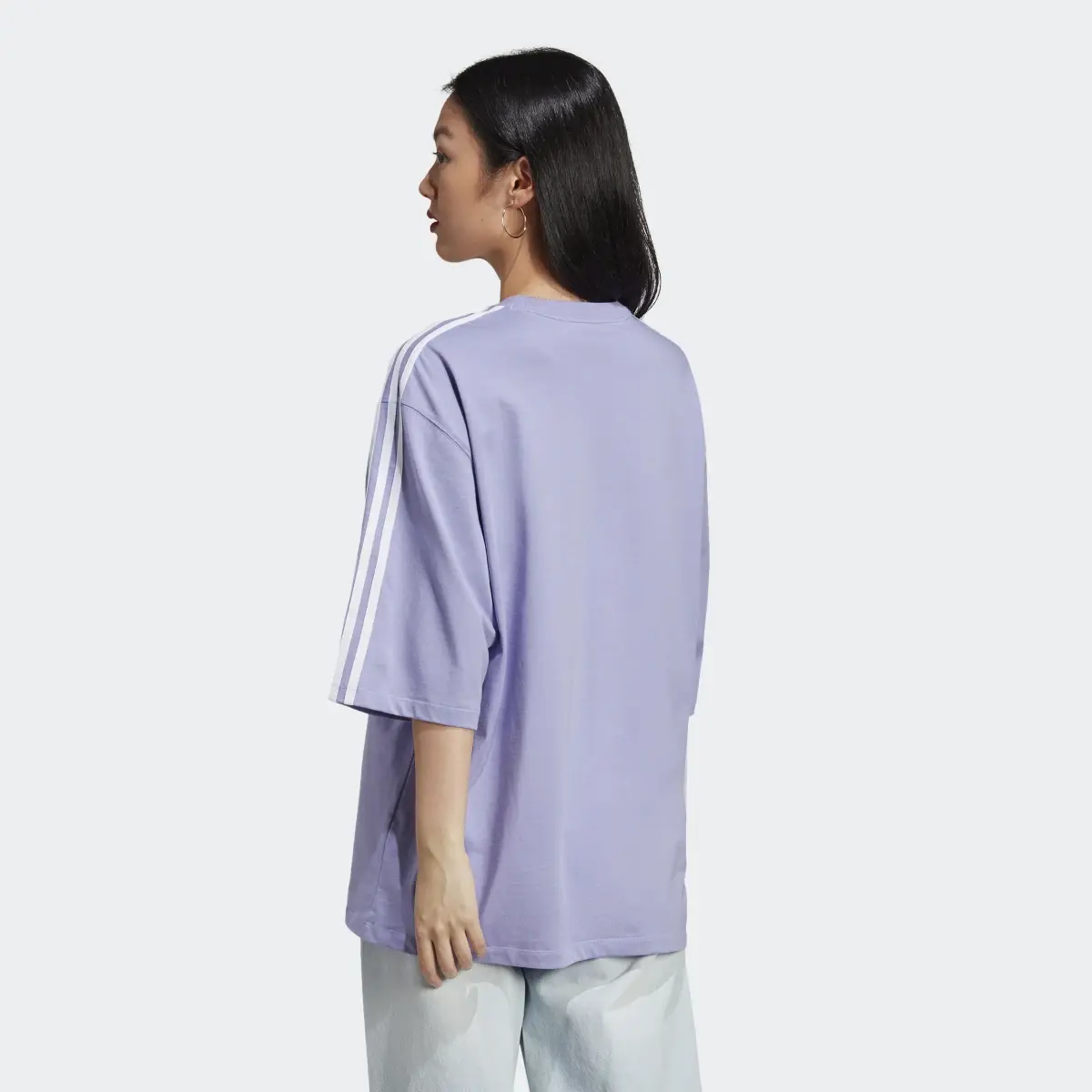 Adidas T-shirt oversize. 3 Adidas T-shirt oversize. 3