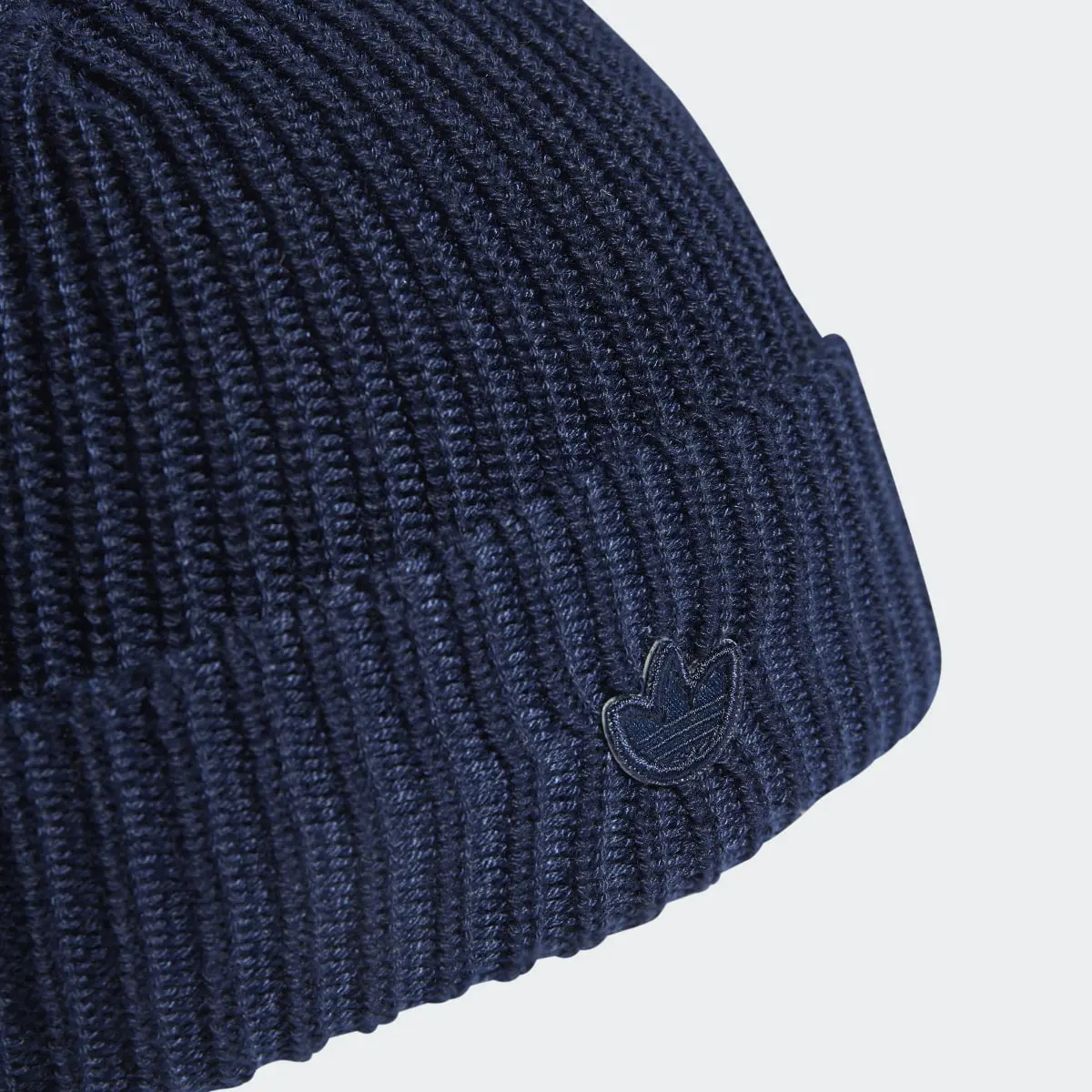 Adidas Adicolor Short Beanie. 3