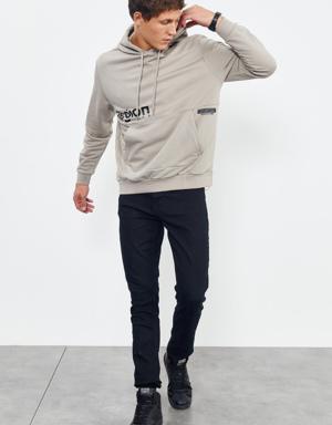 Koyu Bej Yazı ve Desen Baskılı Kapüşonlu Rahat Form Erkek Sweatshirt - 88011