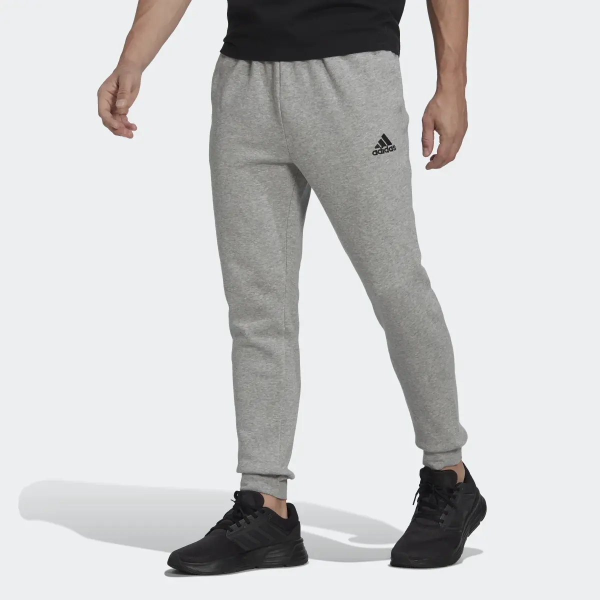 Adidas Pantalon fuselé en molleton Essentials. 1