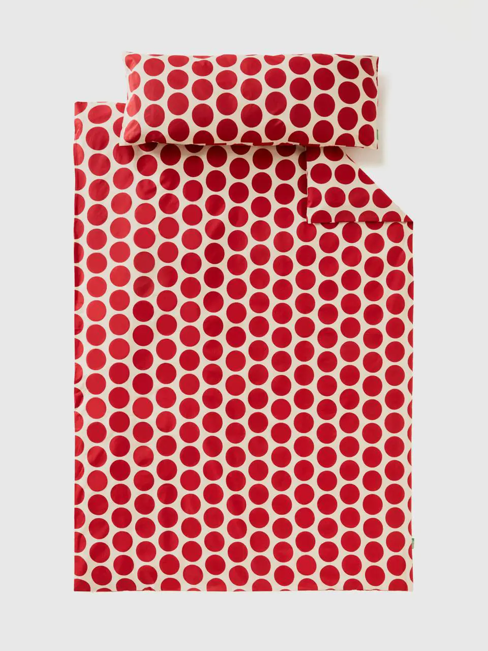 Benetton single duvet cover set in white with red polka dots. 1