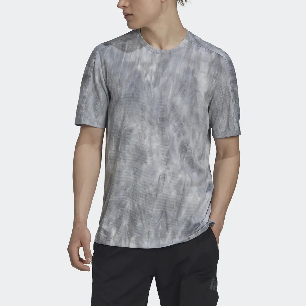 Adidas Camiseta Workout Spray Dye. 1