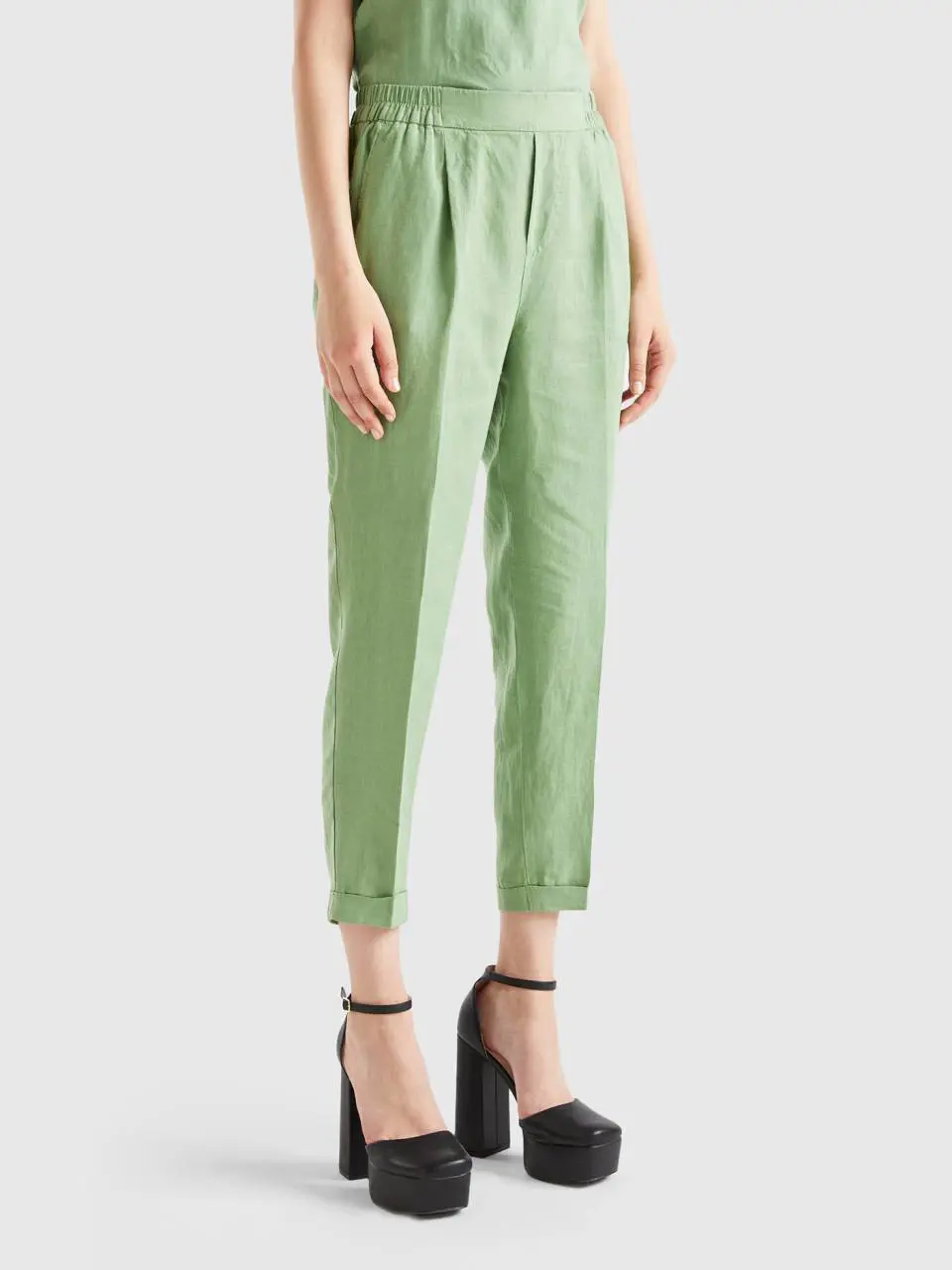 Benetton cropped trousers in 100% linen. 1