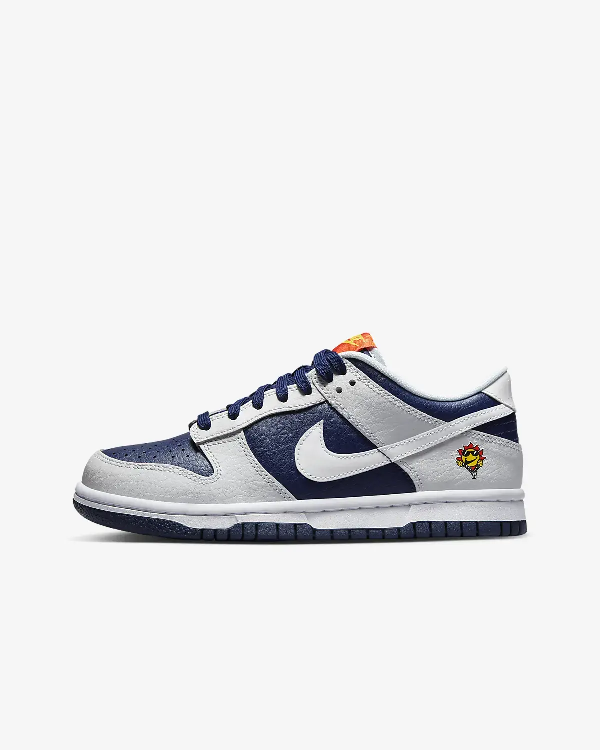 Nike Dunk Low. 1