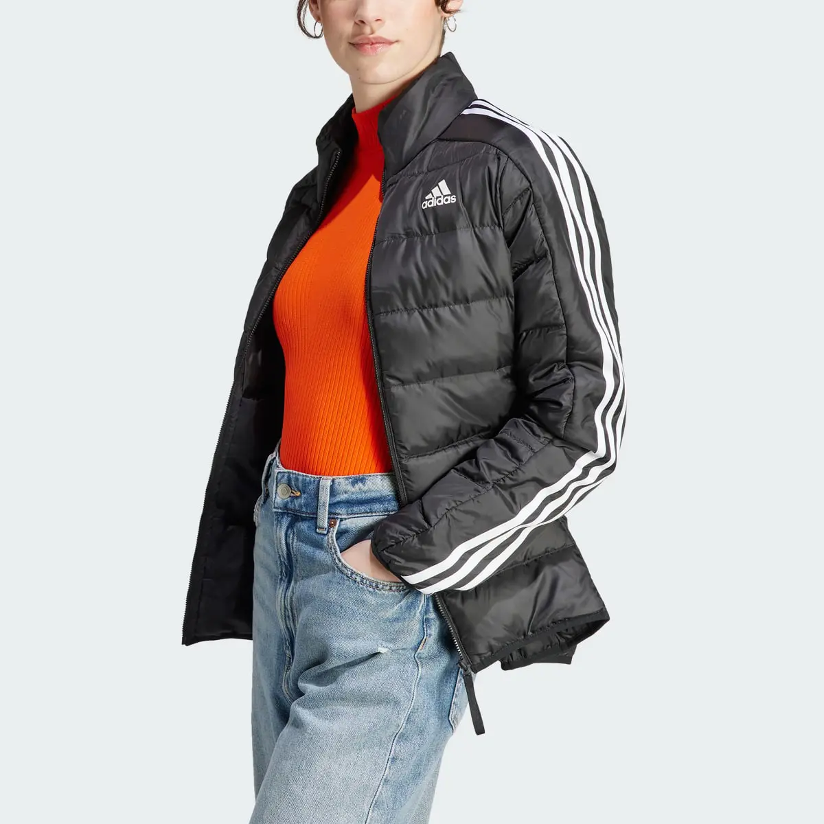 Adidas Essentials 3-Streifen Light Daunenjacke. 1