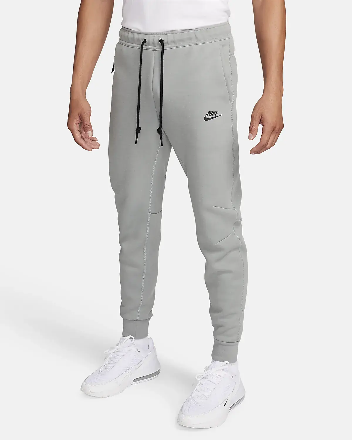 Nike Sportswear Tech Fleece. 1