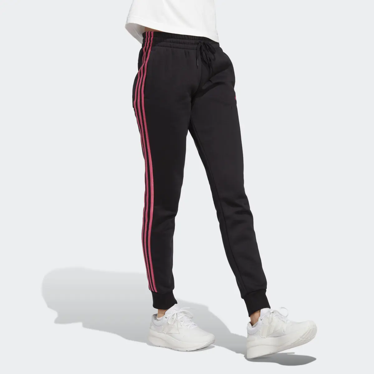 Adidas Calças em Fleece 3-Stripes Essentials. 3