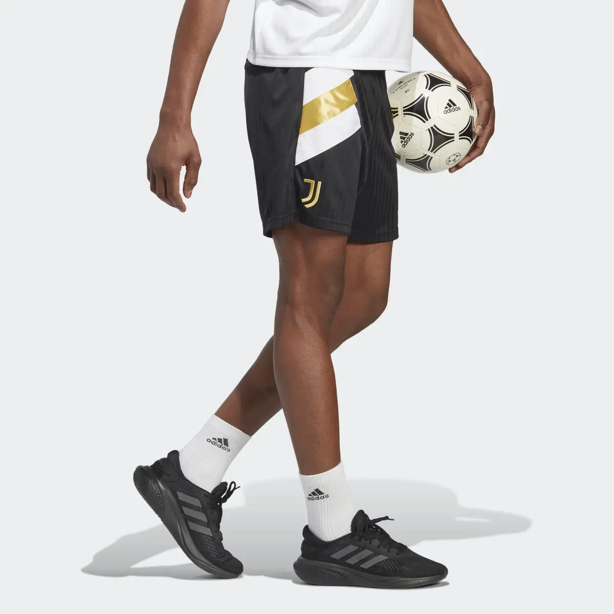 Adidas Shorts Juventus Icon. 3