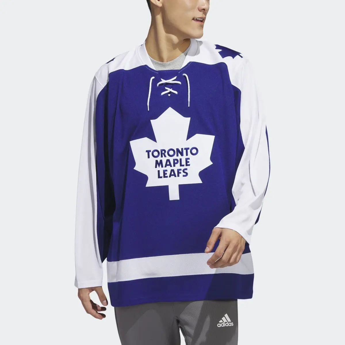 Adidas Maple Leafs '72 Team Classics Jersey. 1