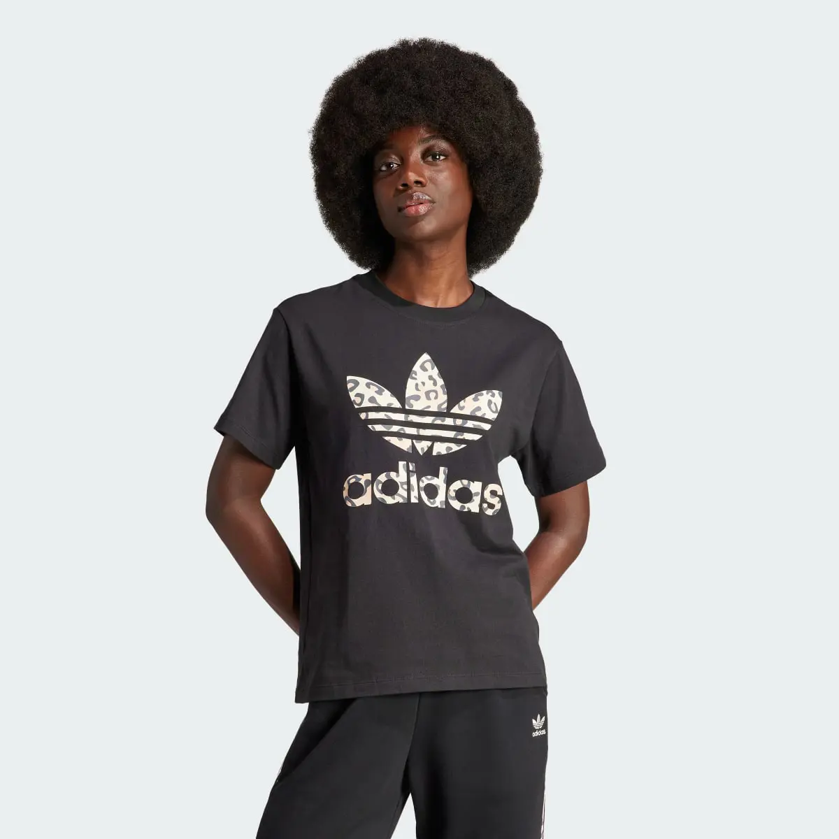 Adidas Camiseta adidas Originals Leopard Luxe Trefoil. 2