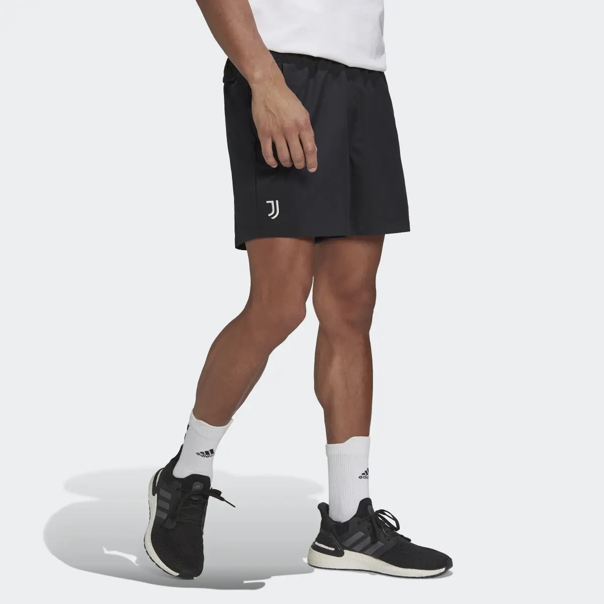 Adidas Juventus Shorts. 3