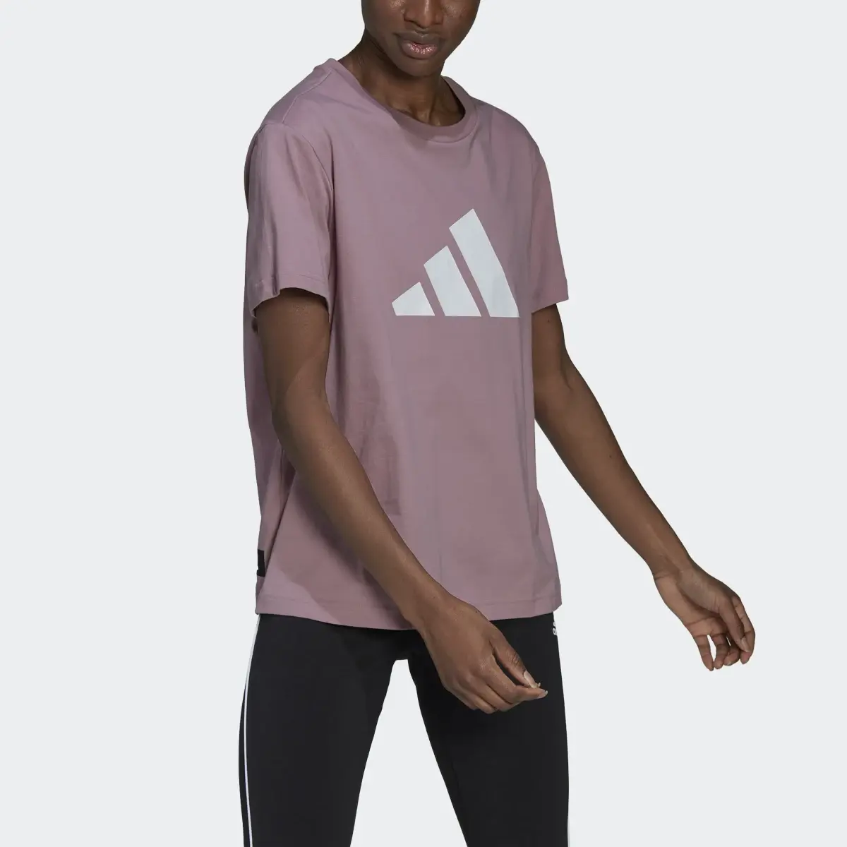 Adidas Sportswear Future Icons Tişört. 1