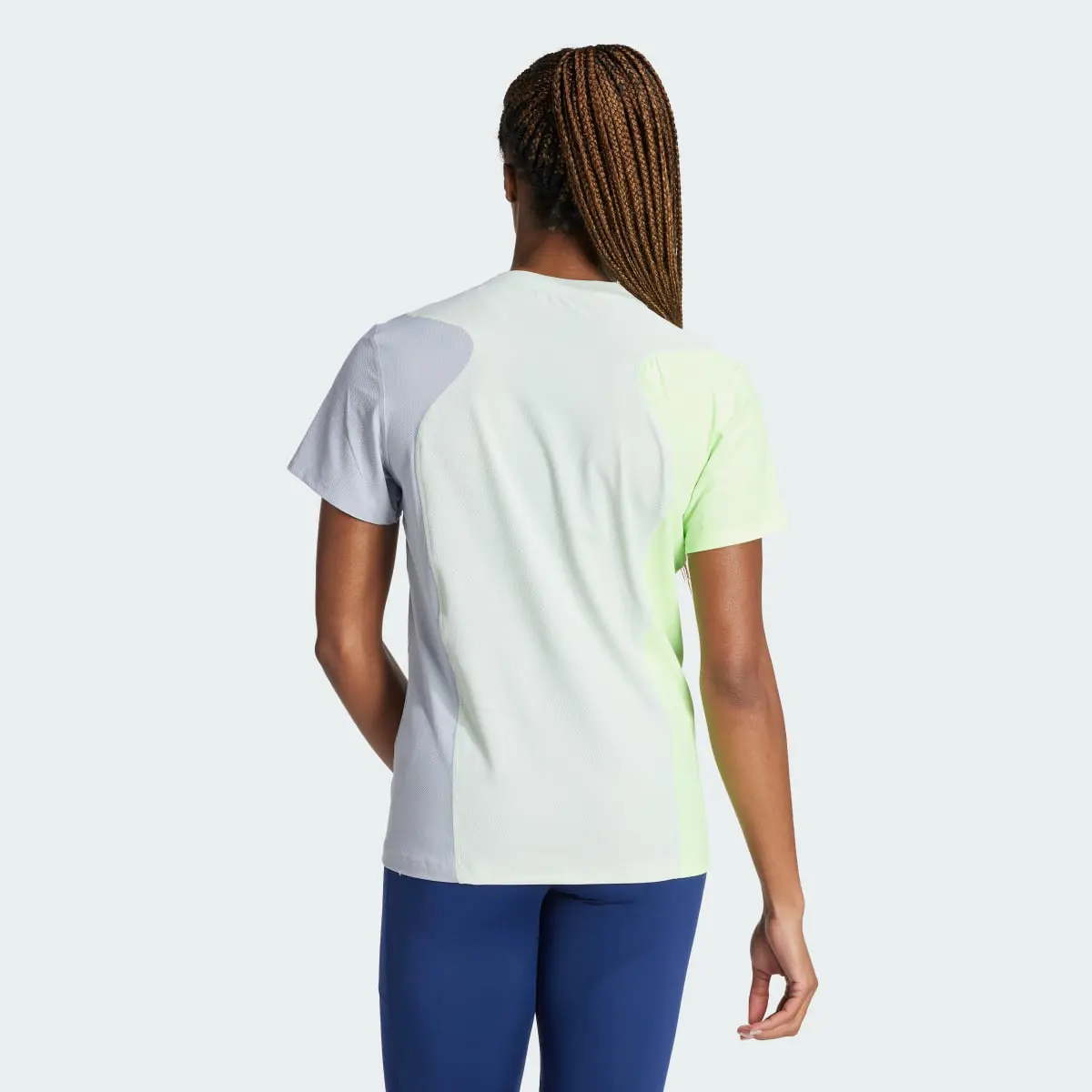 Adidas Playera Own the Run Colorblock. 2