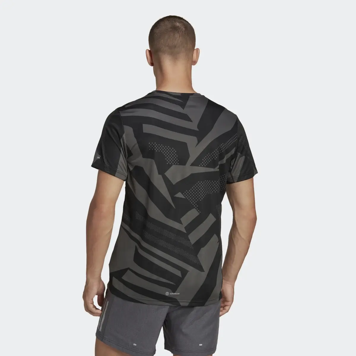 Adidas Playera Own the Run Seasonal. 3