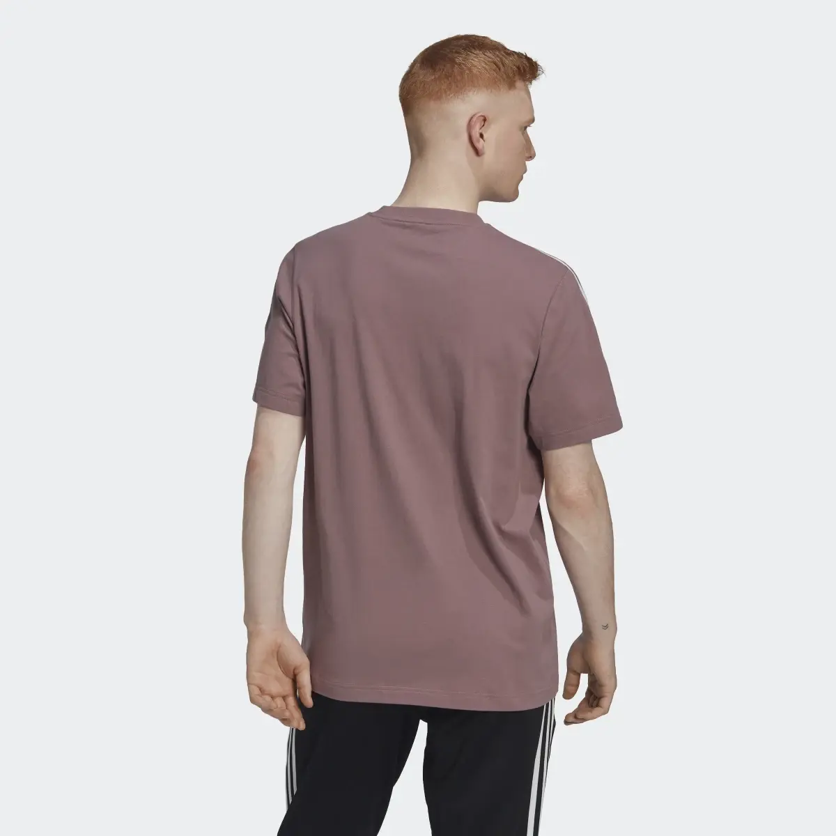 Adidas T-Shirt. 3