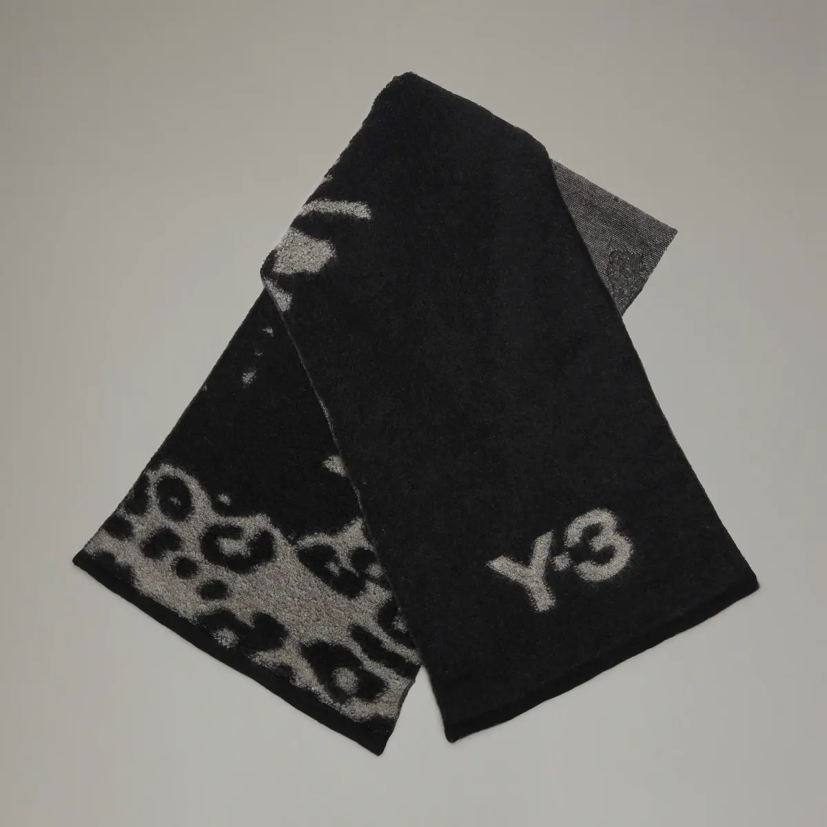 Adidas Y-3 AOP Scarf. 2