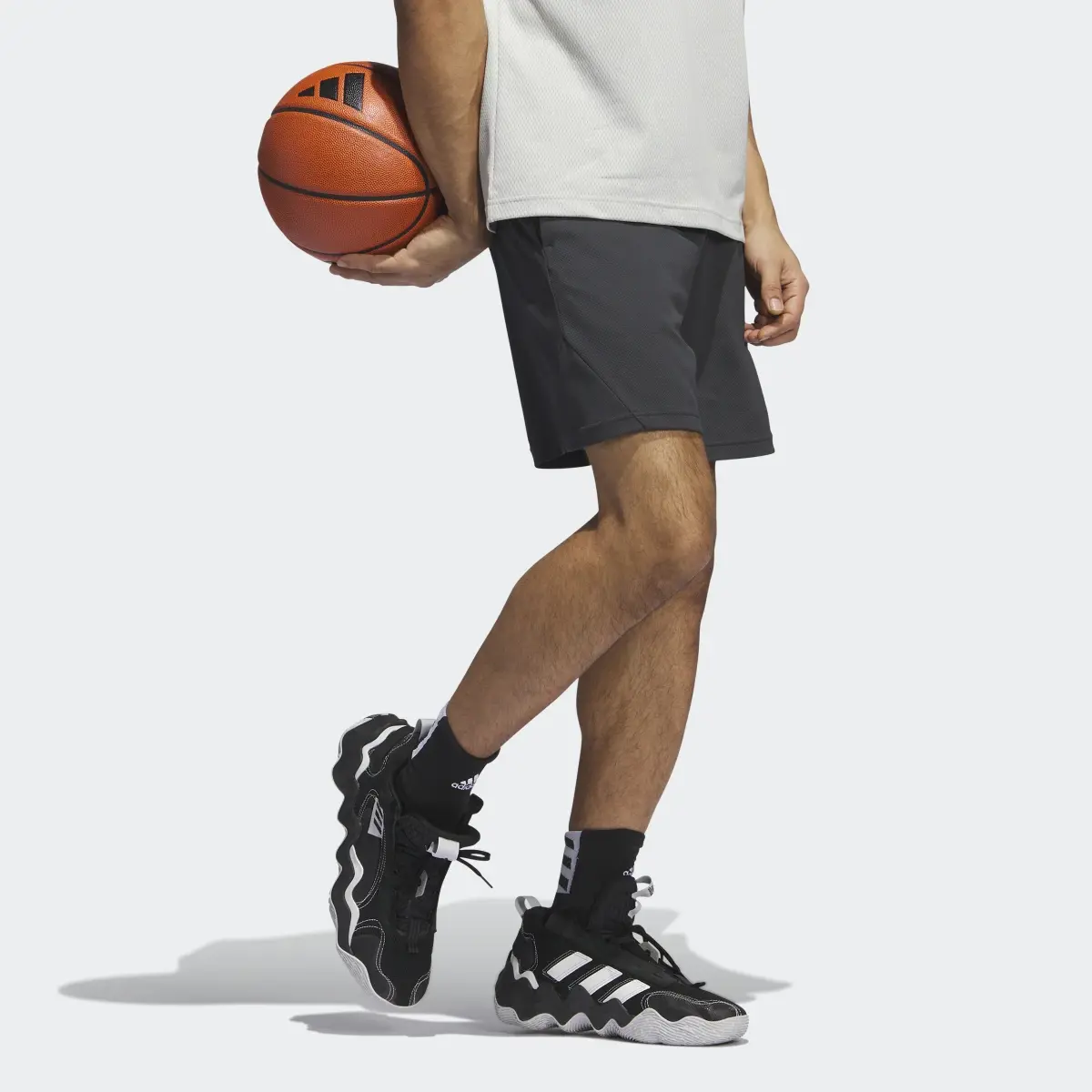 Adidas Pantalón corto Basketball Badge of Sport. 3