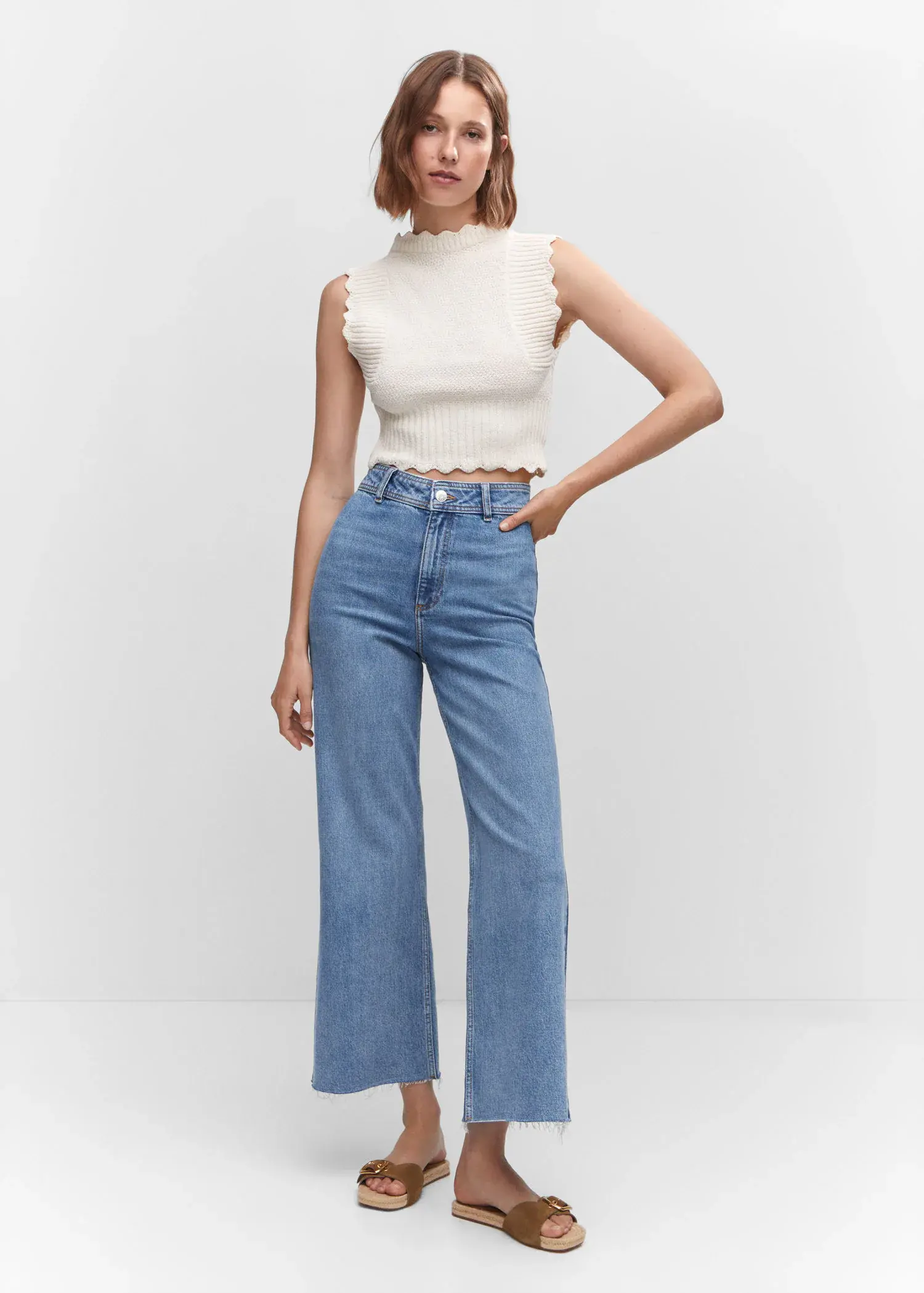 Mango Jeans culotte high waist. a woman in a white top and blue jeans. 