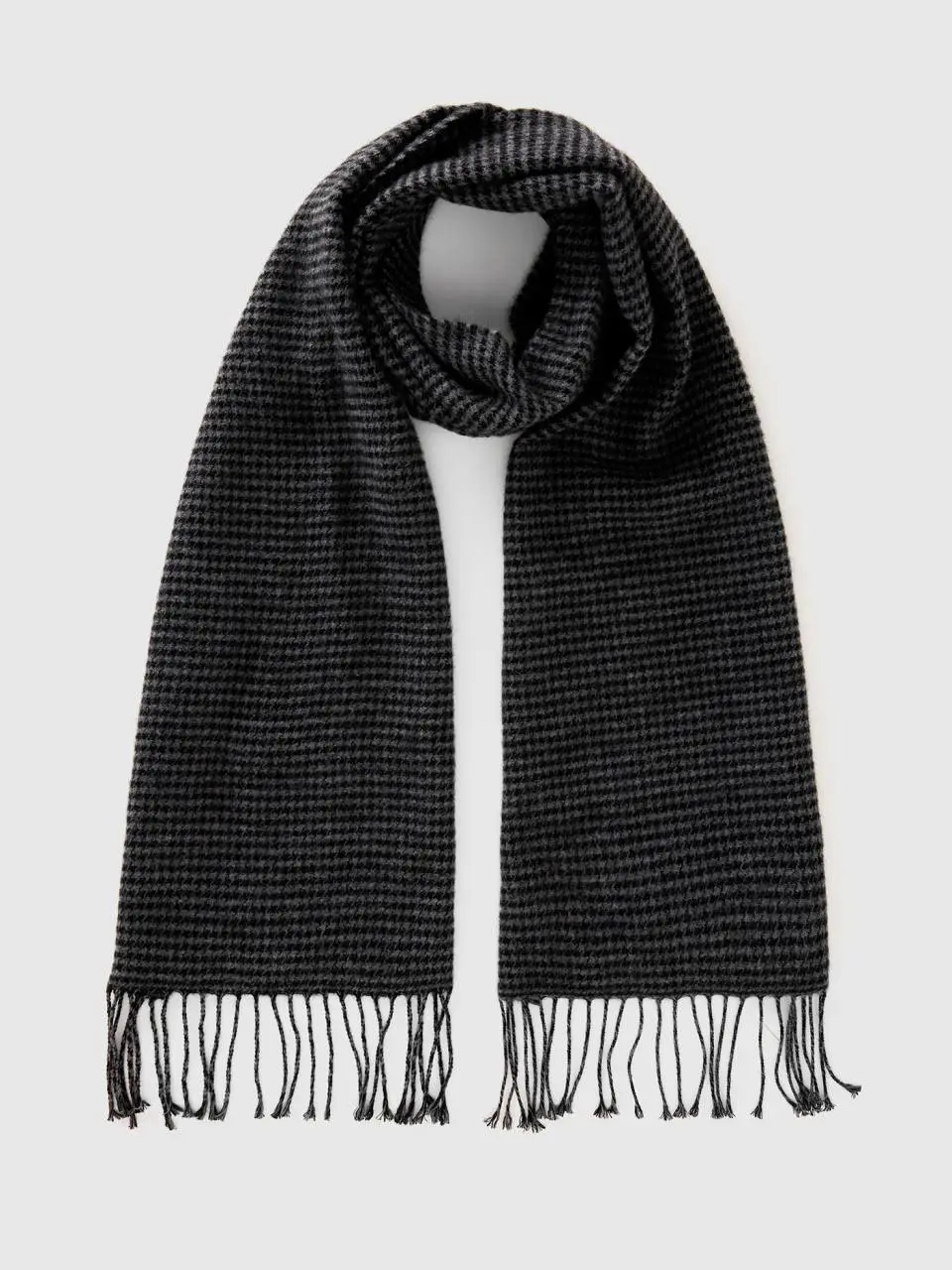 Benetton houndstooth scarf in recycled cotton blend. 1