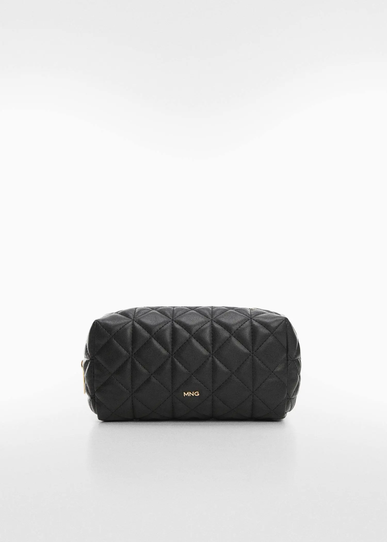 Mango Quilted toiletry bag with logo. 2