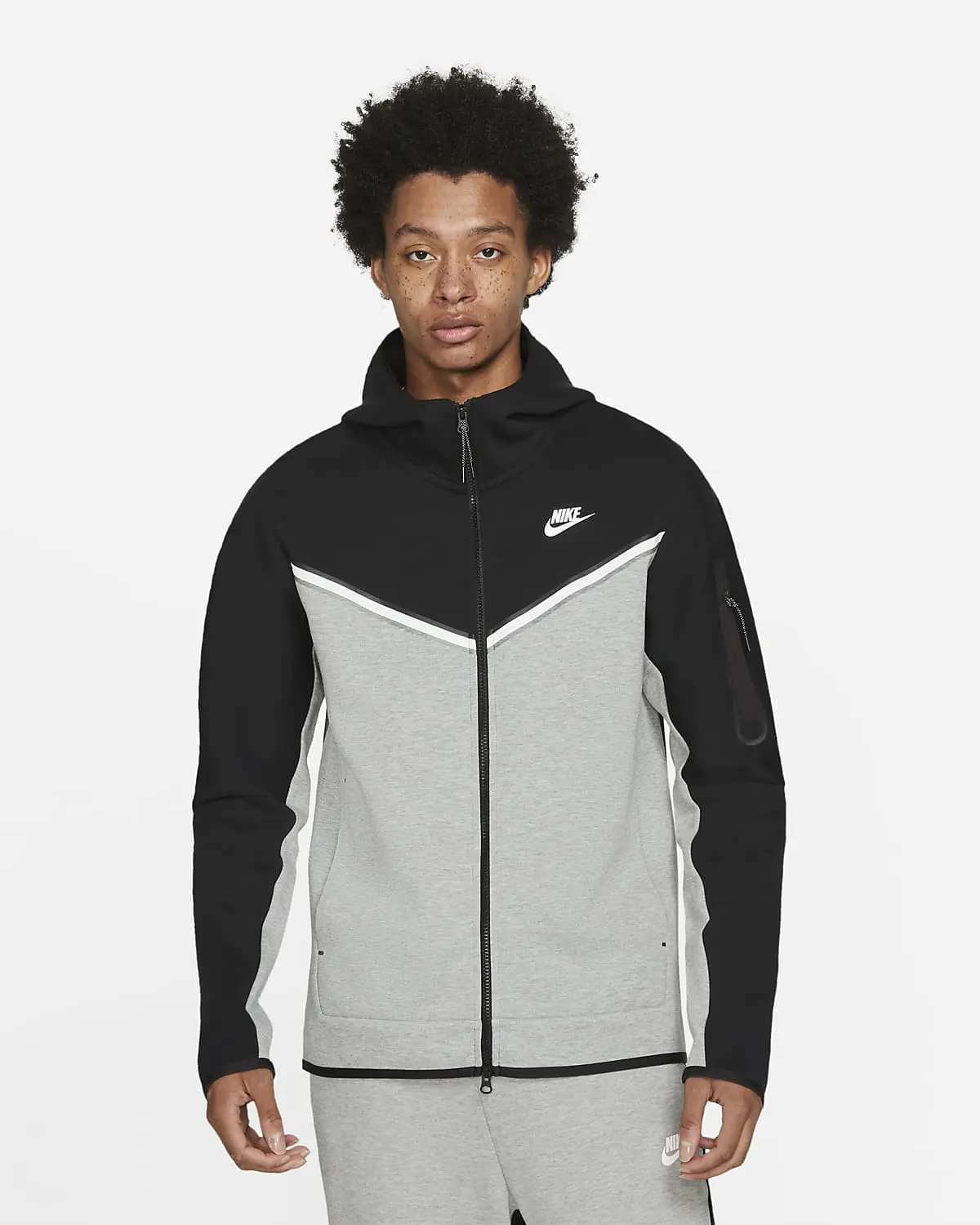 Nike Sportswear Tech Fleece. 1