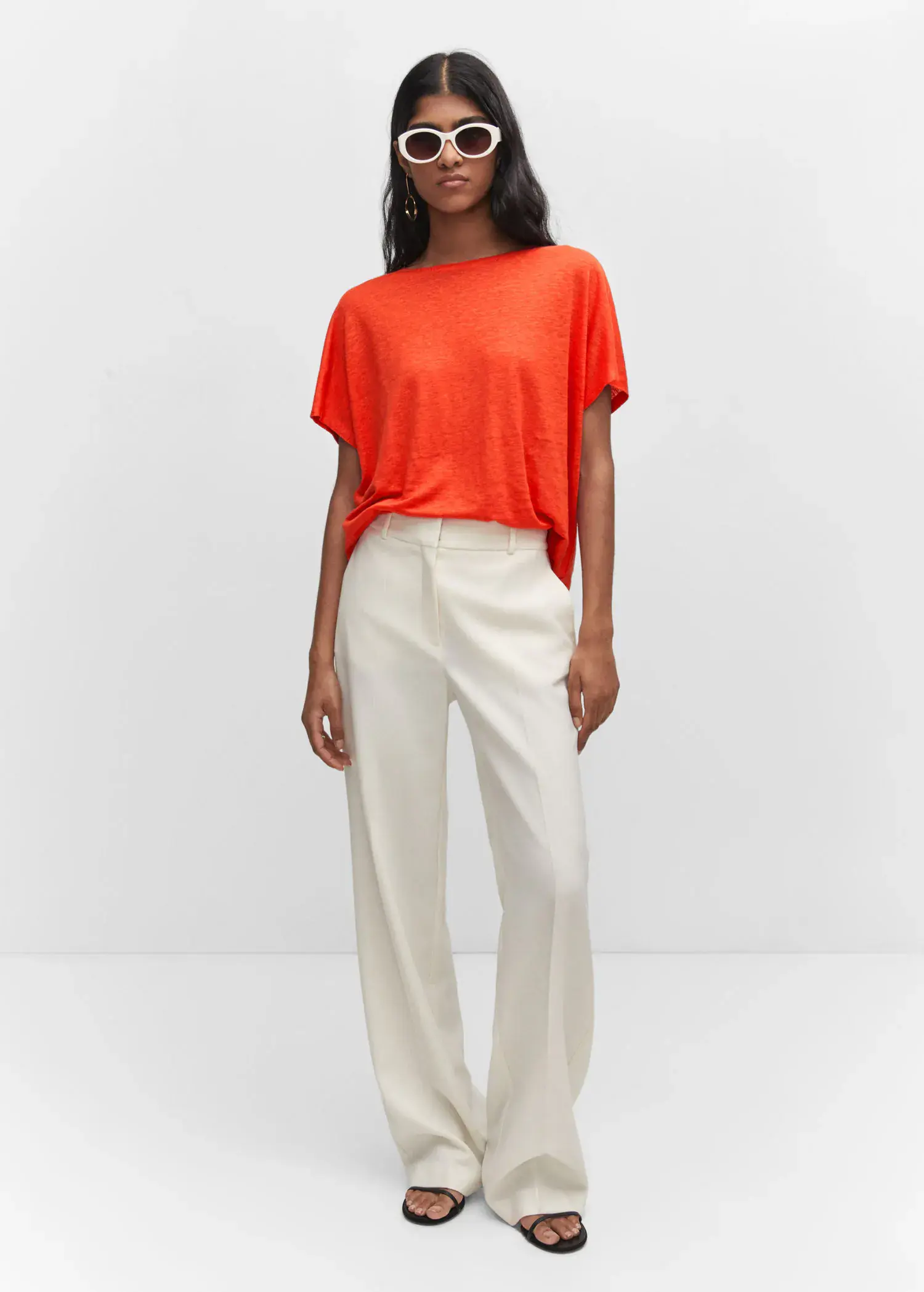 Mango Oversized linen t-shirt. a woman in a white suit stands in front of a white wall. 
