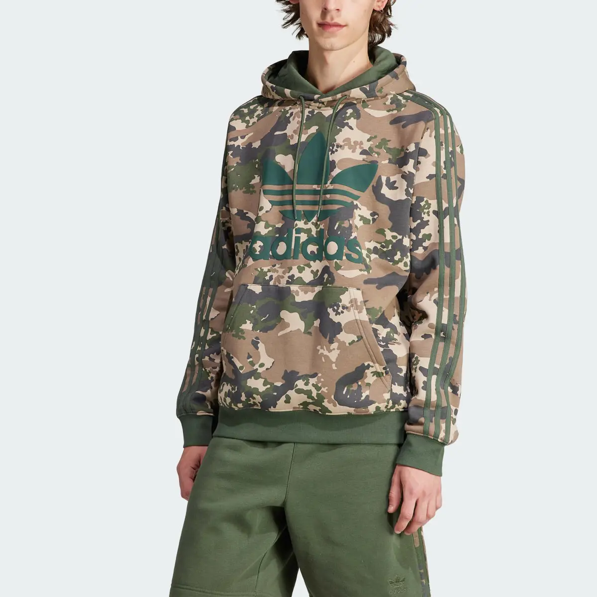 Adidas Sweat-shirt à capuche graphisme camouflage. 1