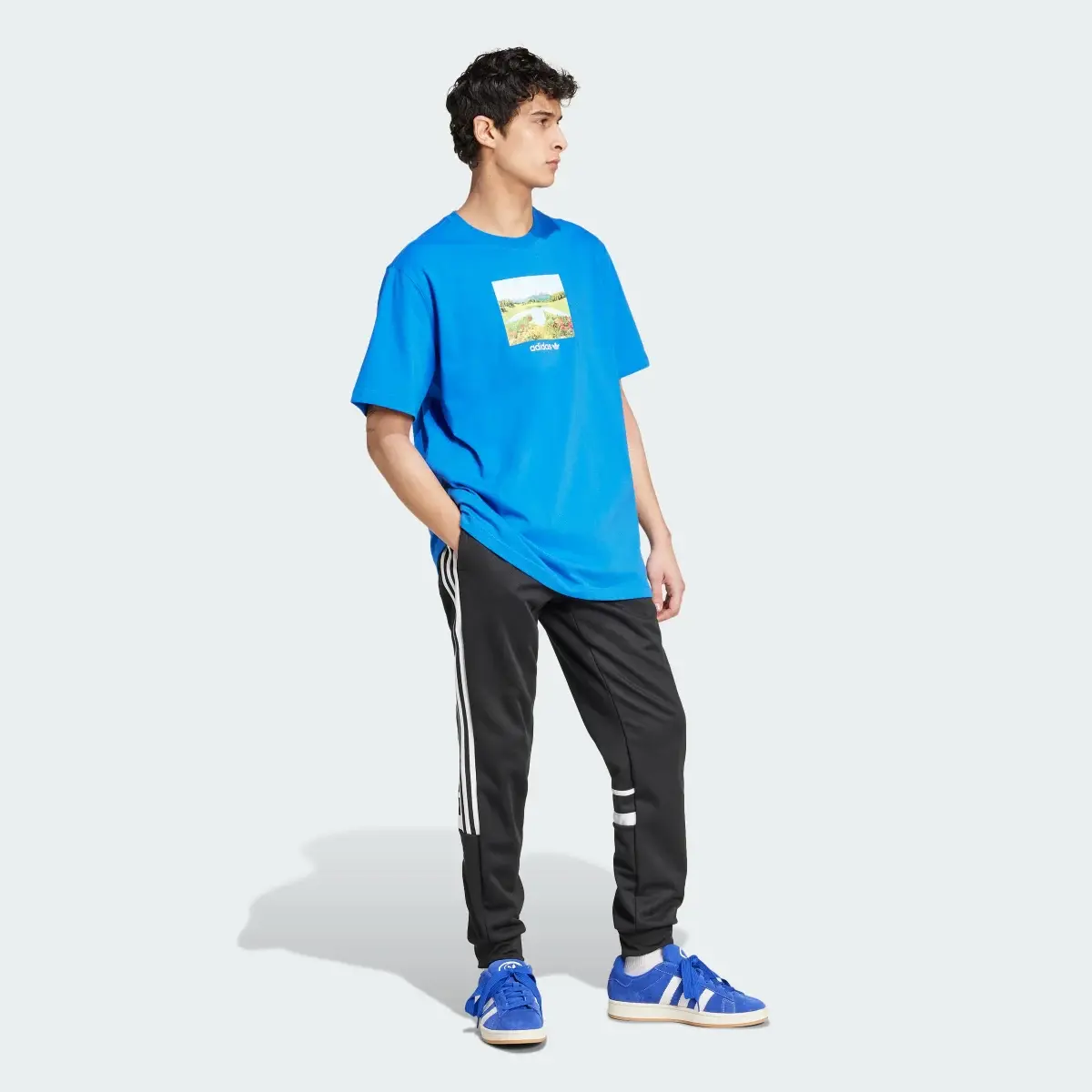 Adidas GRAPHIC TEE. 3