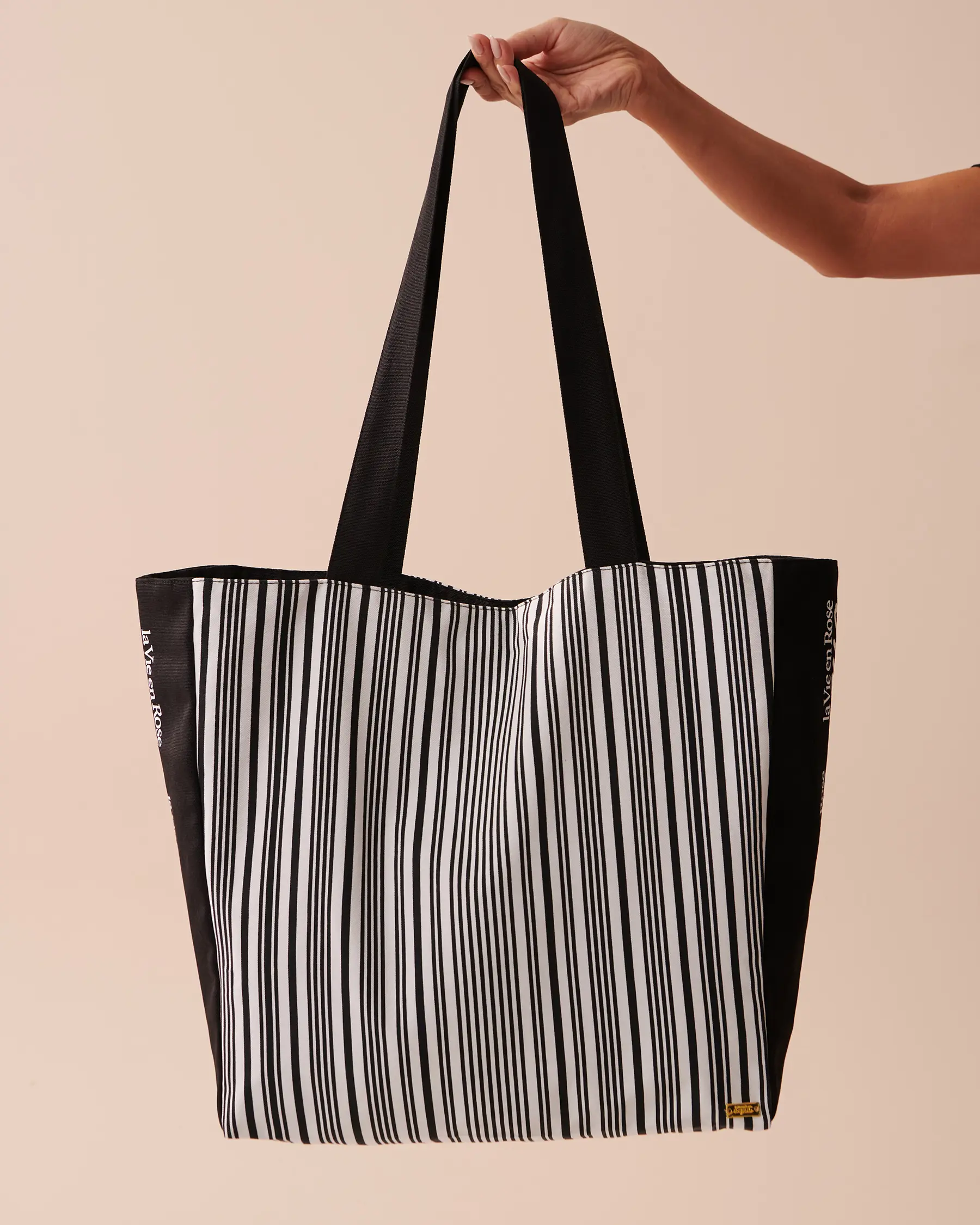 La Vie en Rose Striped Beach Bag. 2