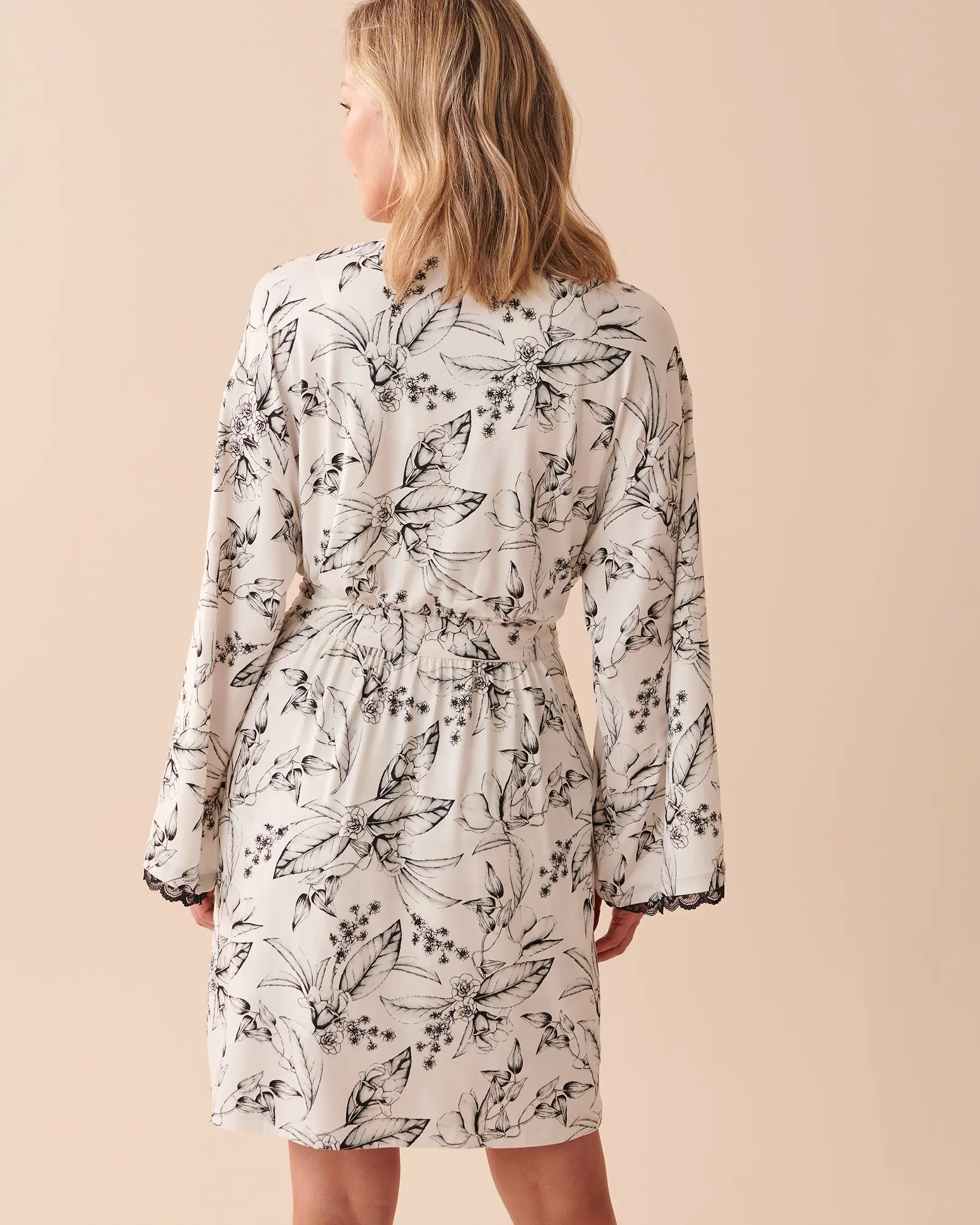 La Vie en Rose Winter Flowers Super Soft Kimono. 2