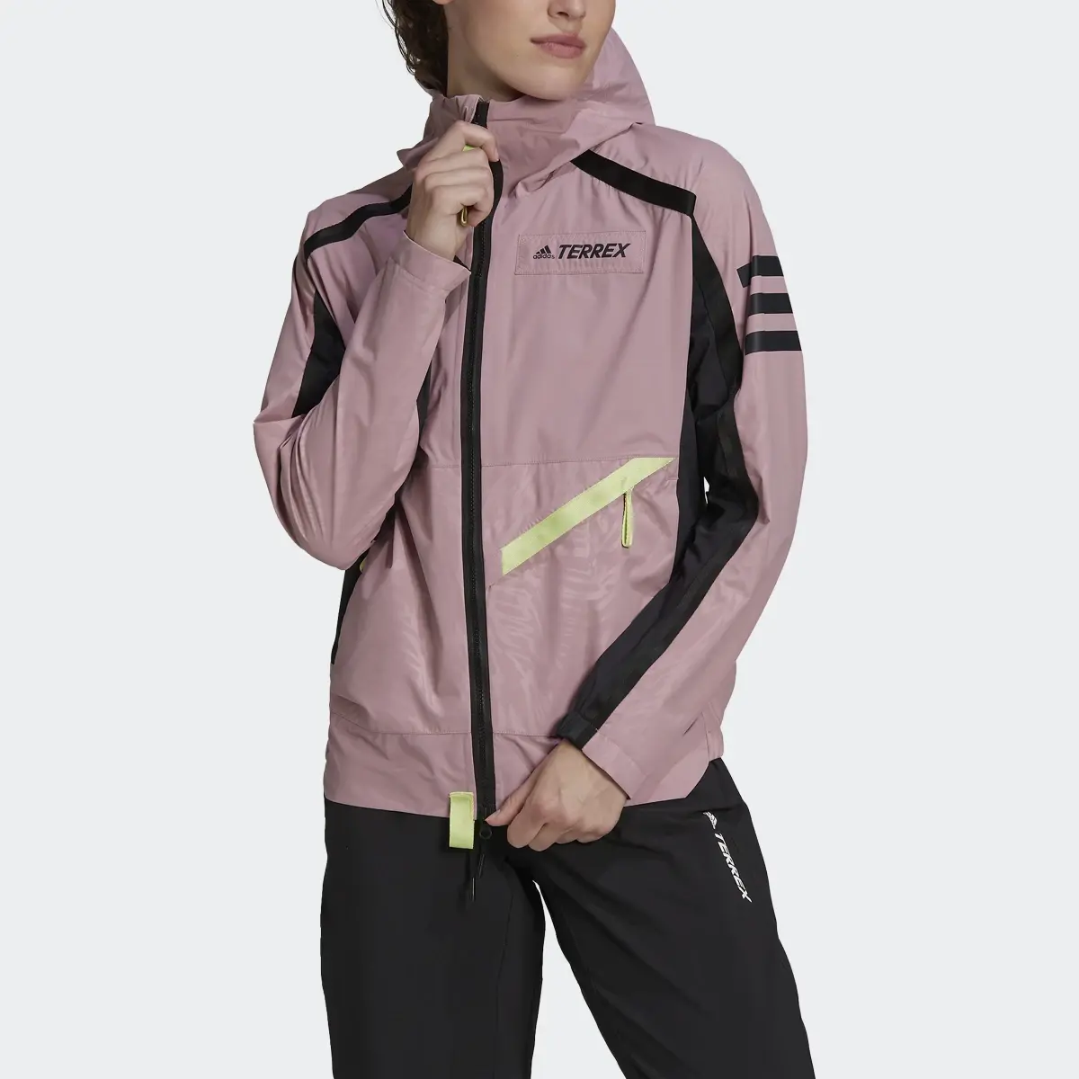 Adidas Chaqueta impermeable con capucha Terrex Utilitas. 1