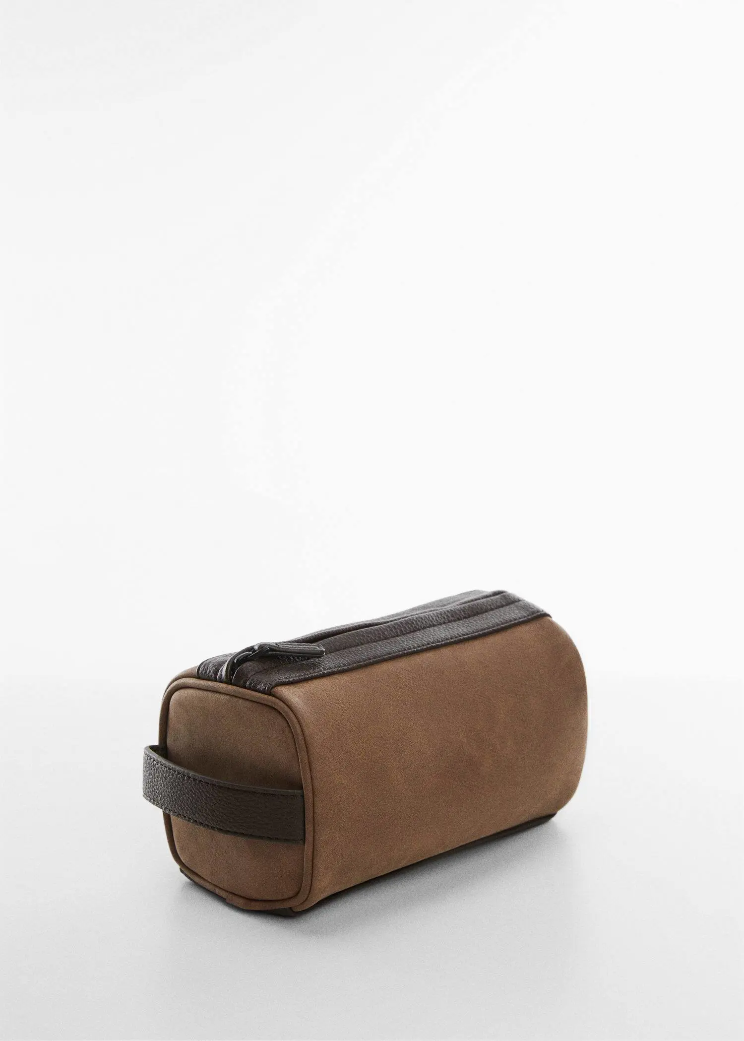 Mango Pebbled leather-effect toiletry bag. 1