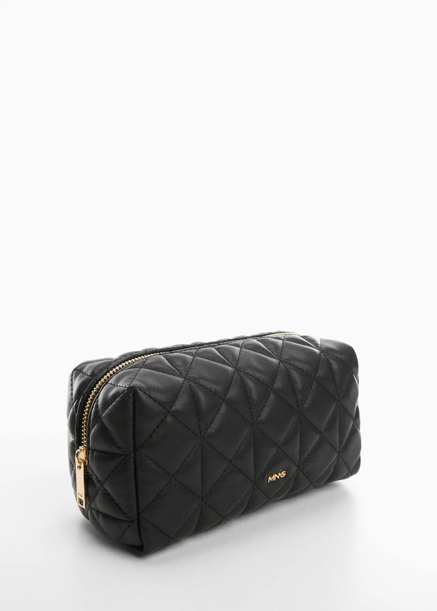 Mango Quilted toiletry bag with logo. 1