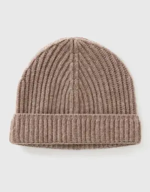 hat in pure virgin wool